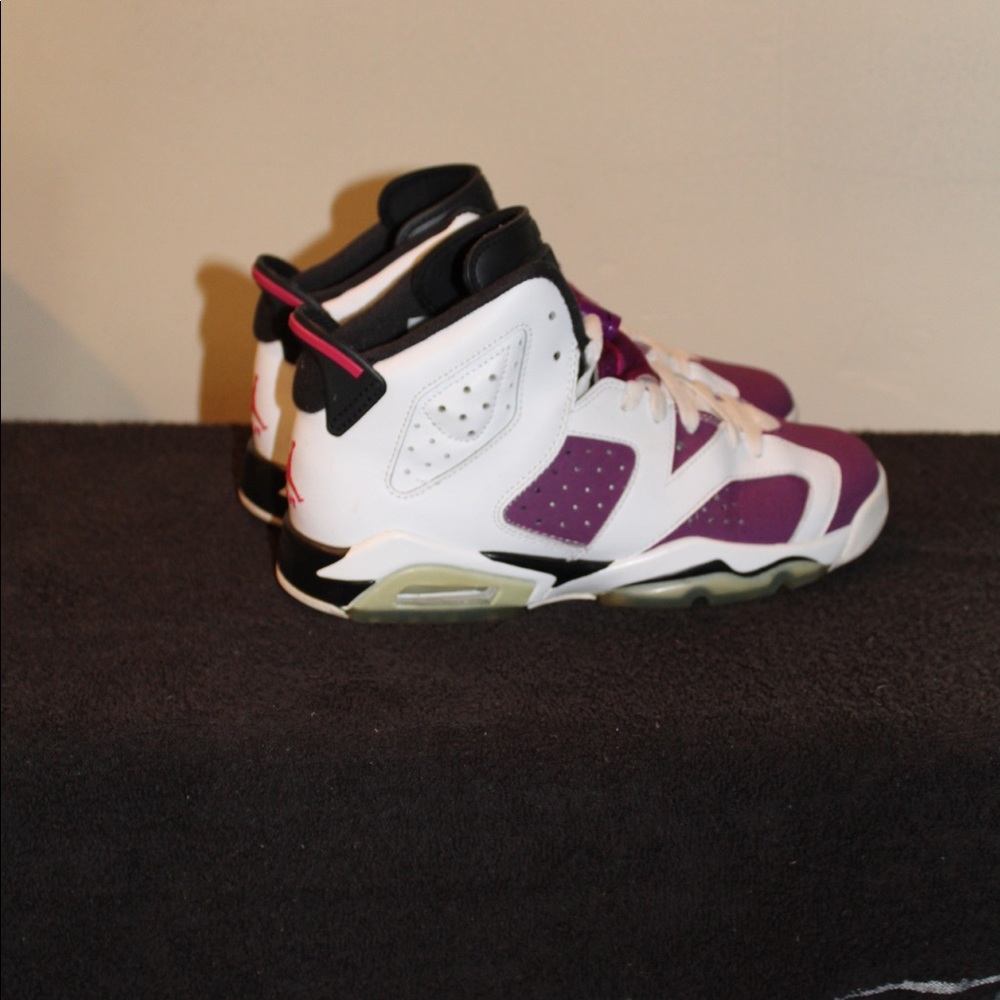 Jordan 6 - Picture 2 of 6